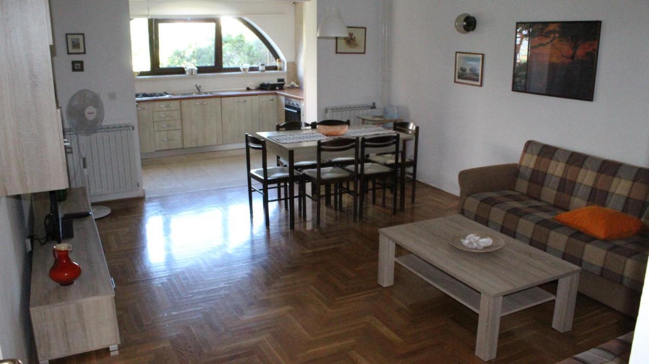 Apartman 100M2, Full Opremljen, Privatni Parking. PUY Eksteriør bilde